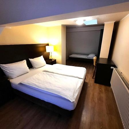 Hotel Ariana Koeln Exteriör bild