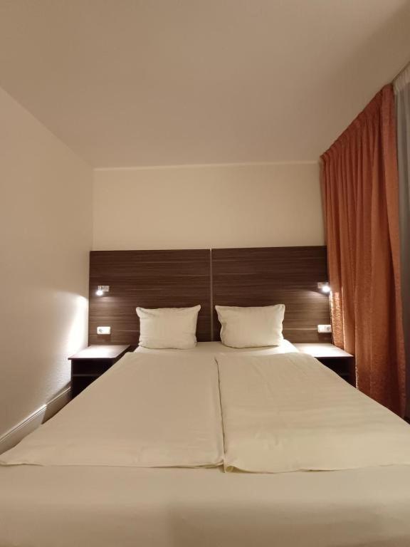Hotel Ariana Koeln Exteriör bild